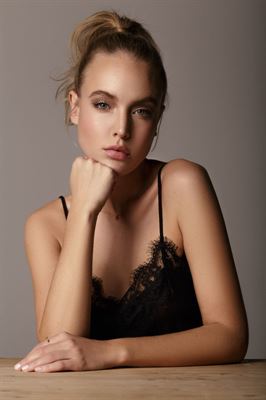 Valerie-21
